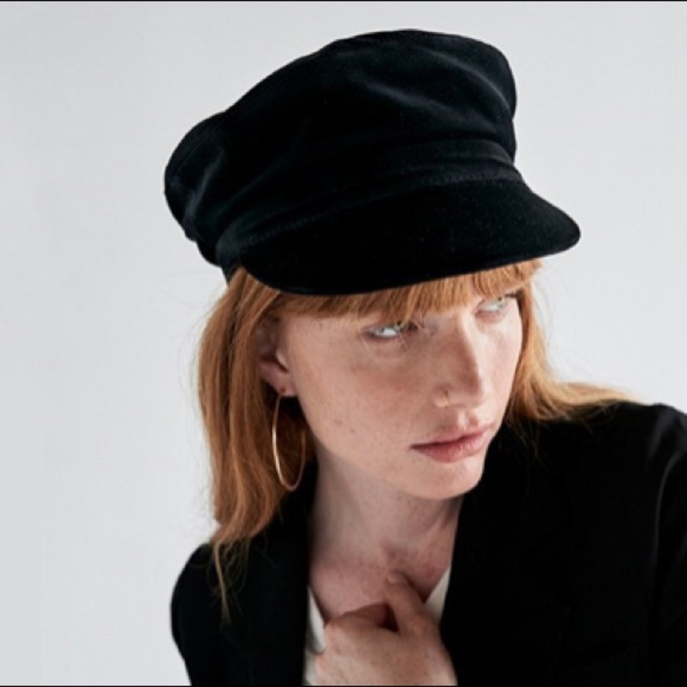 Janessa Leone Mattie hat